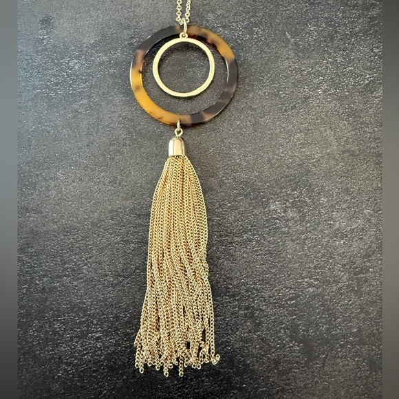 Chic Gold and Brown Tortoiseshell Pendant Necklace - Picture 4 of 4